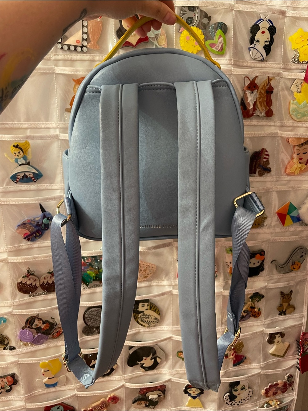 🩵PRICE FIRM🩵Danielle Nicole Disney Alice in Wonderland Direction Backpack - Picture 9 of 14